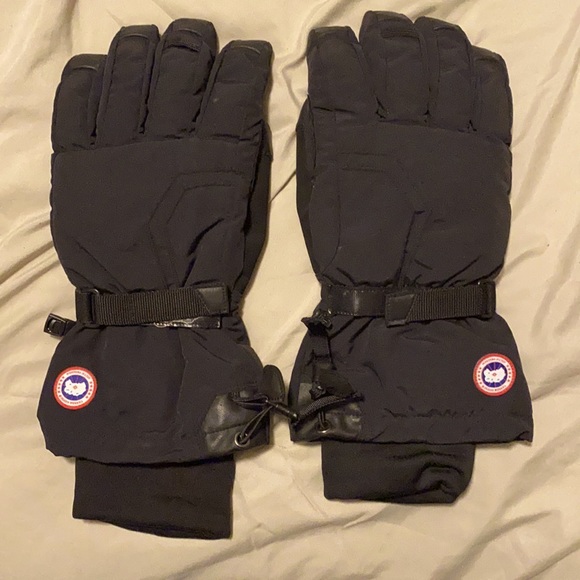 Canada Goose Other - Authentic Canada goose winter gloves